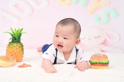 南宁宝宝在妈妈肚子里